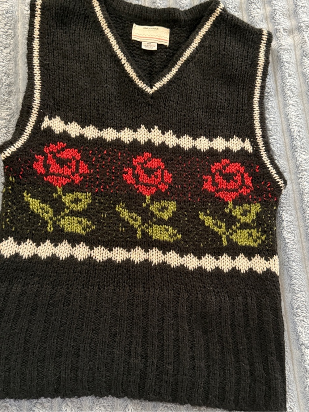 Kimchi Blue Urban Outfitters Black Rose Knit V-Neck Sweater Vest – Size M - Picture 4 of 9